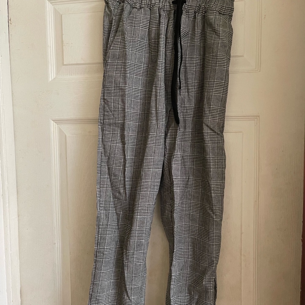 She In Pants - Picture 1 of 2